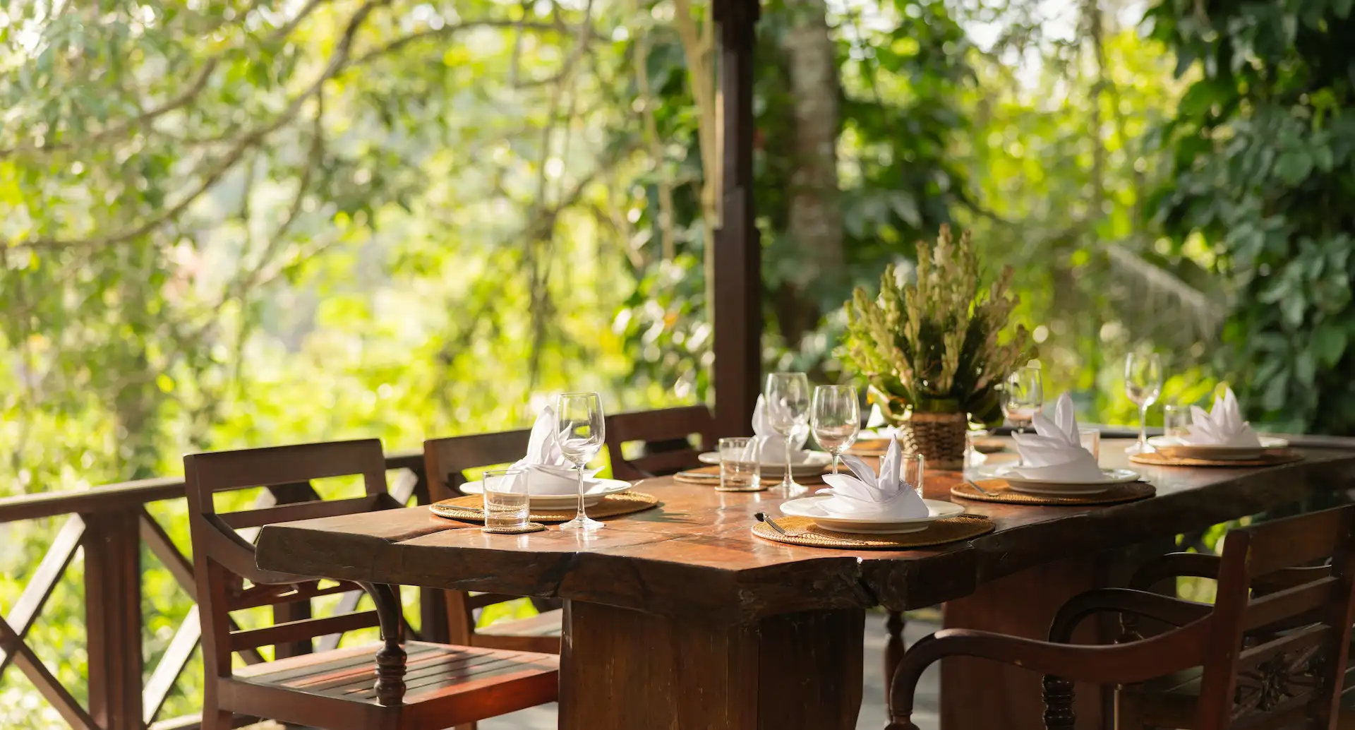 OUTDOOR - LOUNGE AREA